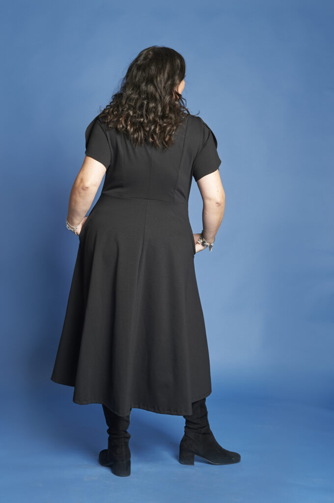 abito queen nero manica petalo nero